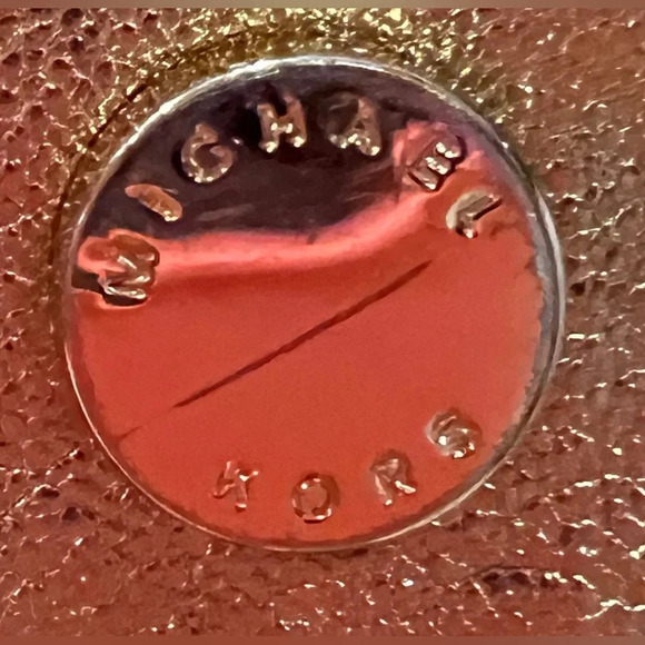 Michael MK patent gold colored leather purse‎ - Picture 5 of 15